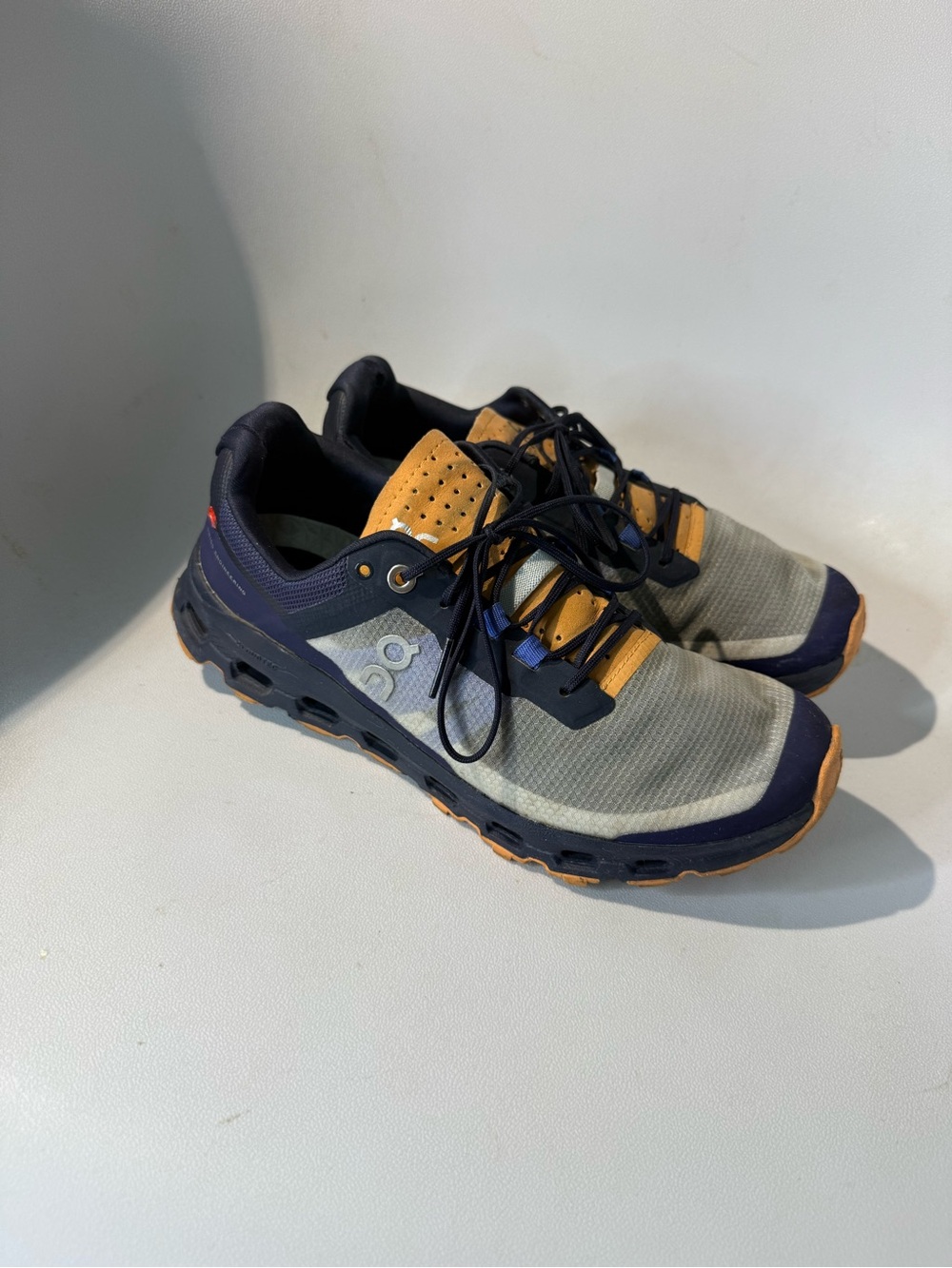 Men's Lightweight Running Shoes in Beige & Navy with Orange Accents